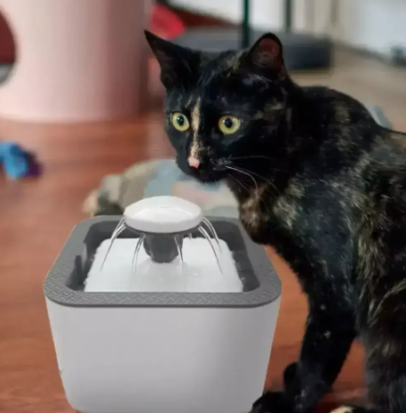 Автоматична поїлка - фонтан для домашніх тварин Pet Water FOUNTAIN, питний фонтан для котів і собак 0366 фото