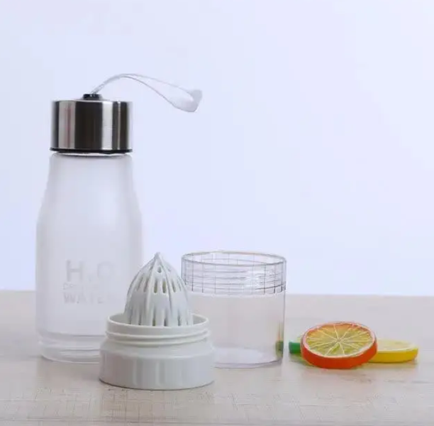 Пляшка для води з вбудованою соковижималкою H2O Water Bottle 650 мл 0221 фото