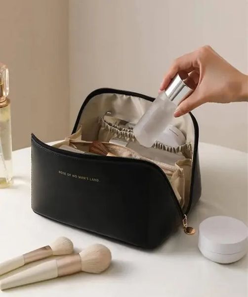 Косметичка MAKE UP BAG BLACK для зберігання косметичних засобів та аксесуарів у стильному дизайні 0789 фото